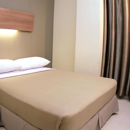เดอะเซนเตอร์ สวีท Hotel Cebu ภายนอก รูปภาพ