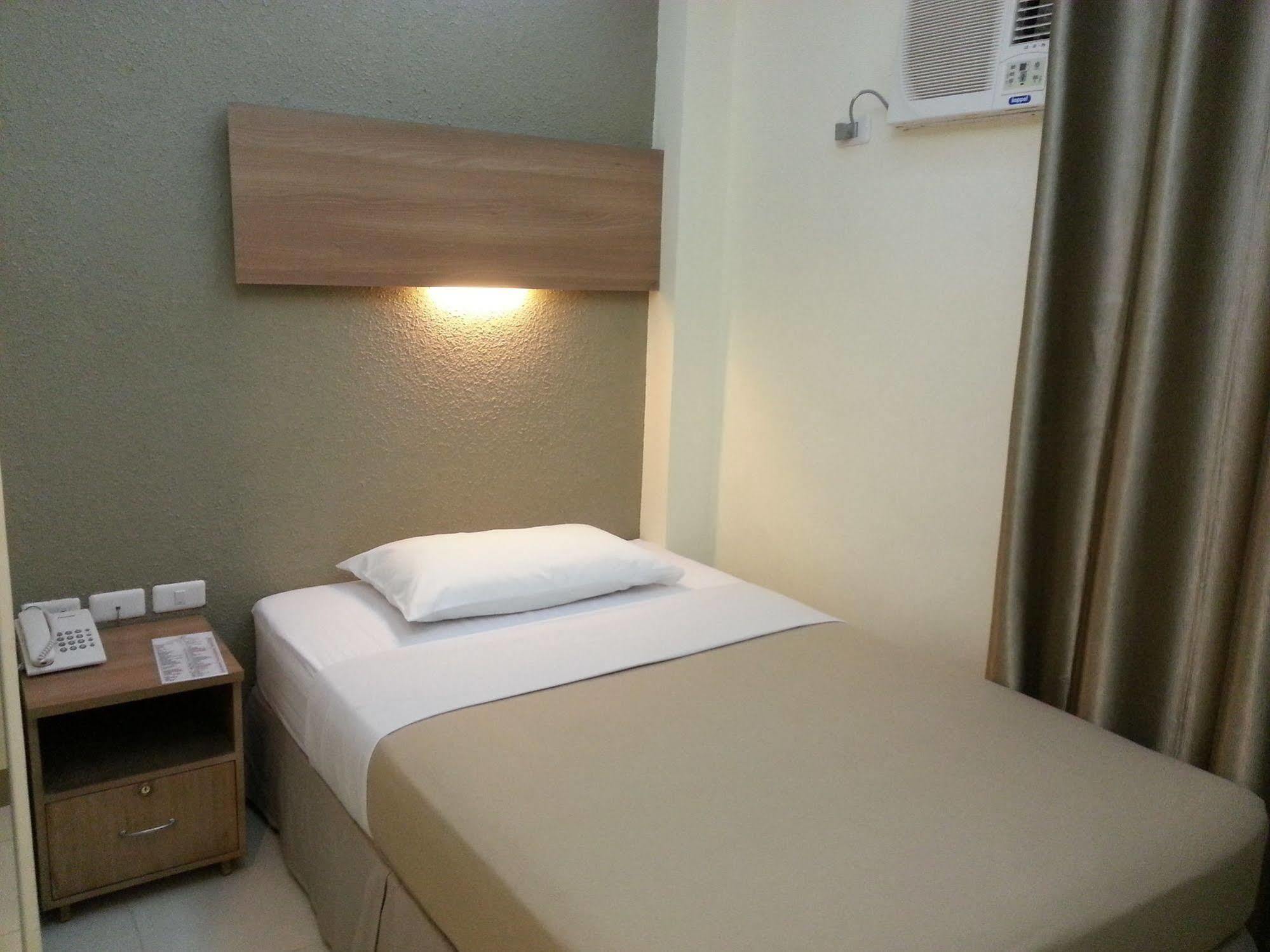 เดอะเซนเตอร์ สวีท Hotel Cebu ภายนอก รูปภาพ