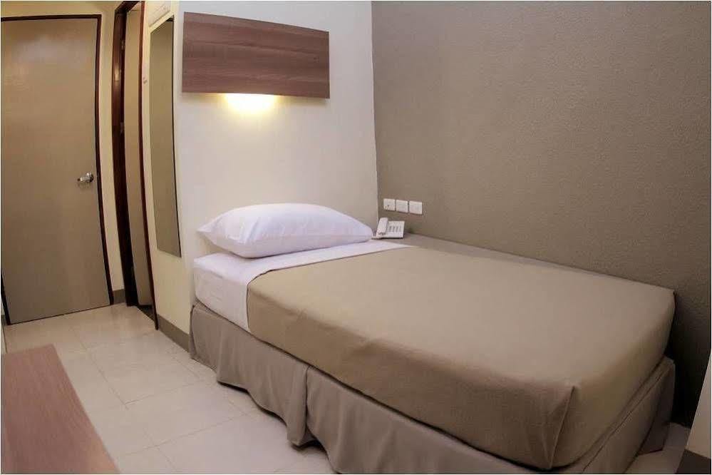 เดอะเซนเตอร์ สวีท Hotel Cebu ภายนอก รูปภาพ