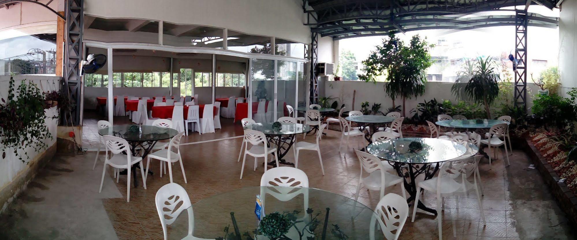เดอะเซนเตอร์ สวีท Hotel Cebu ภายนอก รูปภาพ